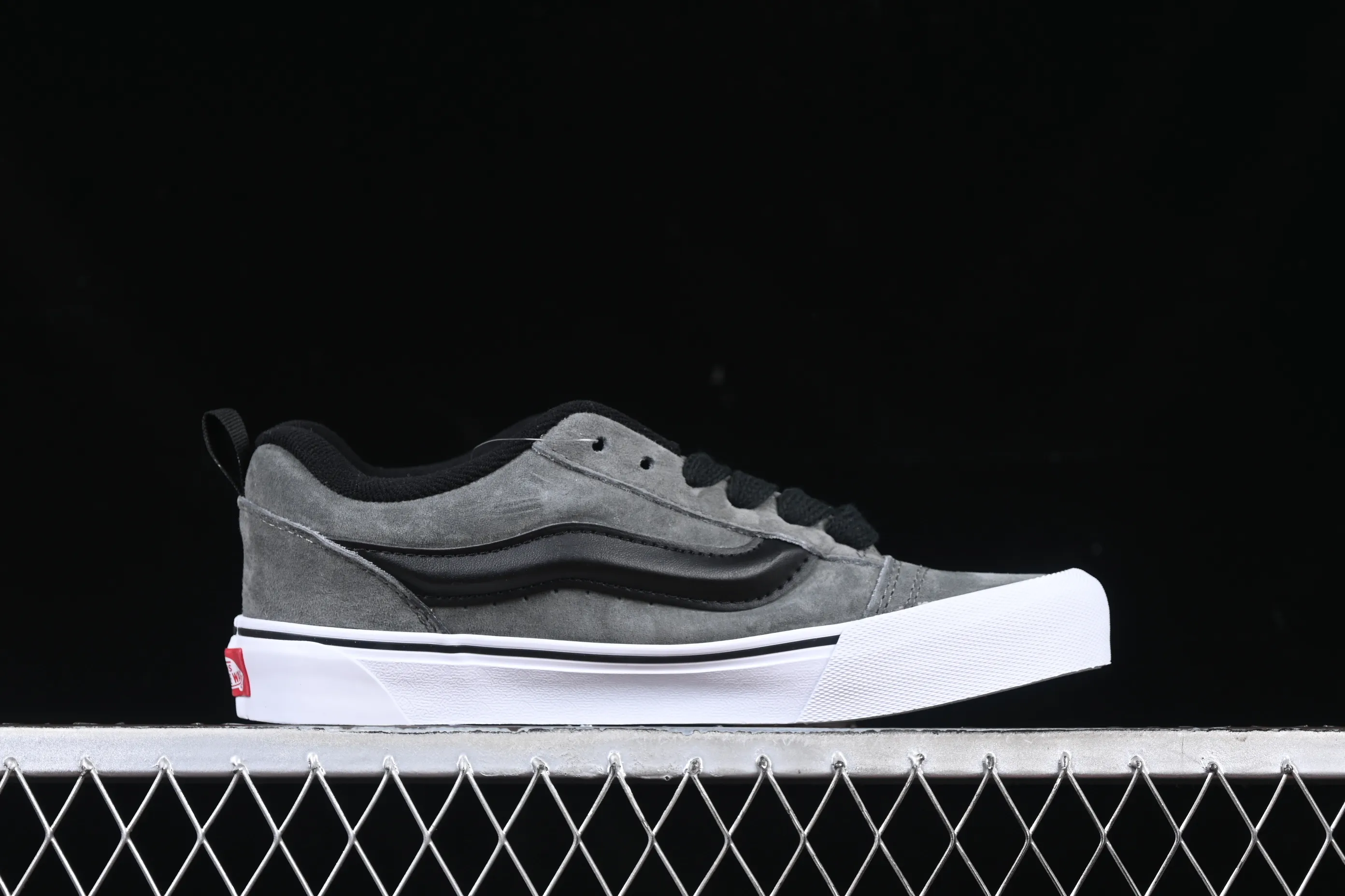 All categories Vans Vans series Vans Low Vans low-top Vans Knu Skool gray and black color low-top retro casual vulcanized bread shoes VN0009QCBDS